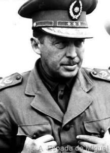 Ditadores, assassinos, fantoches dos EUA, usados em golpes pelo mundo 37 paraguai-alfredo-stroessner