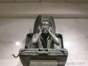 O aeroporto de Denver e seu abrigo (Bunker) para a elite no Apocalipse 9 maleta-macon-gargula