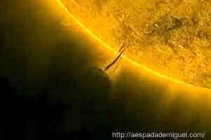 estranha-anomalia-capturando-material-sol