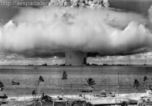 Estados Unidos na 1º Guerra Mundial pela manipulação judaica Sionista 14 ataque-bomba-atomica