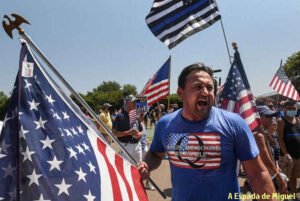 QAnon– Banalização cultural das Teorias de Conspiração pela extrema-direita! 2 militantes-qanon-pro-trump-eua